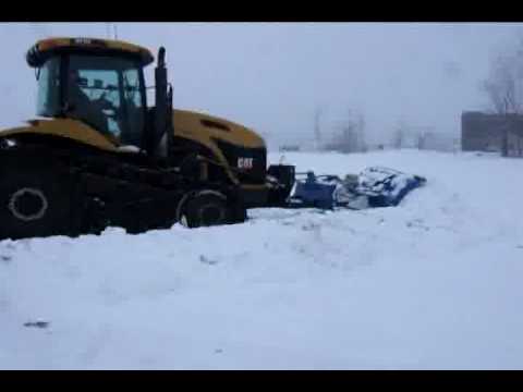 CHALLENGER PUSHING SNOW, Snow plow, agricultural equipments, Laforge, snow