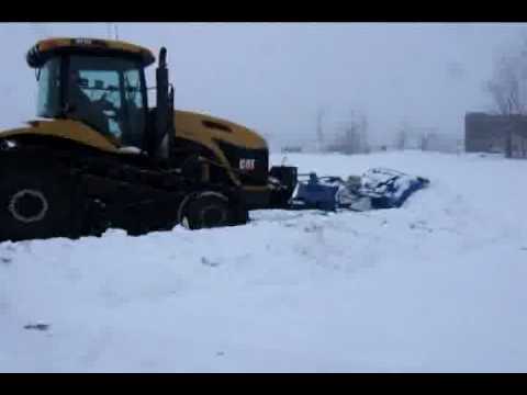 CHALLENGER PUSHING SNOW, Snow plow, agricultural equipments, Laforge, snow removal