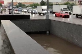Потоп в москве 2018. В москве потоп 17 июня. Москву затопило. Москву затопило. В москве потоп 17 июня.