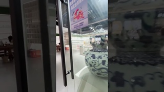 Recently opened porcelain store in China sees surprisingly low customer turnout #ceramics