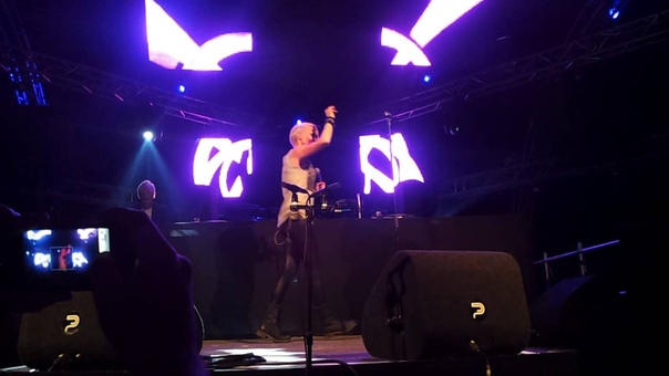 Emma Hewitt LIVE ASOT 550 Invasion den