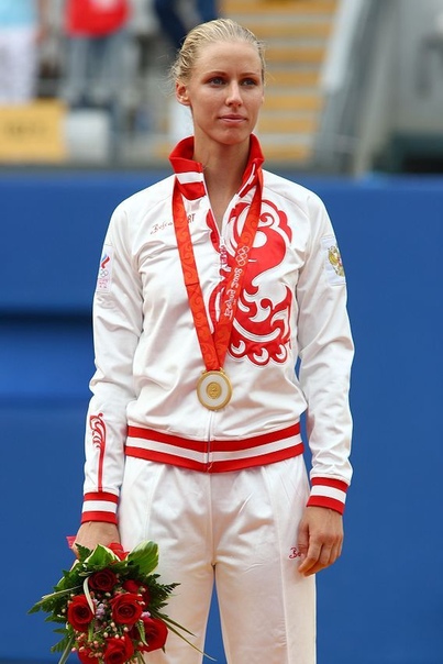 sport Елена Дементьева. Елена Вячеславовна Деме́нтьева (родилась 15 октября 1981 года в Москве, СССР) - российская теннисистка и телеведущая. Биография. Детство и юность. Воспитывалась в семье