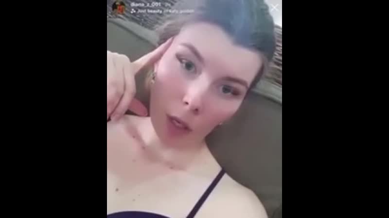 Девушка хочет утопить кричащего ребенка инвалида в