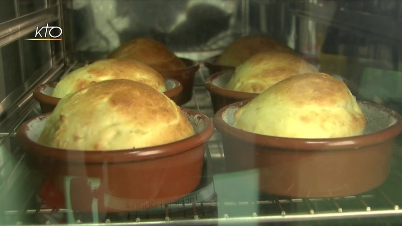 Pâtes aux oeufs et brioches fourrées aux