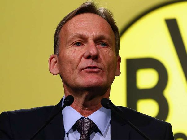 Сколько лет вацку. Ханс-йоахим ватцке. Полузащитники от 34 лет. Вацке. Вацку.