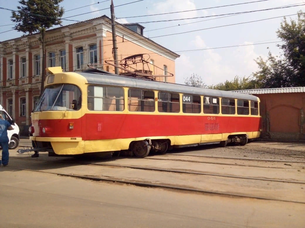 Днем 27 июля в Орле на улице Пушкина сошел с рельс трамвай Это картинка