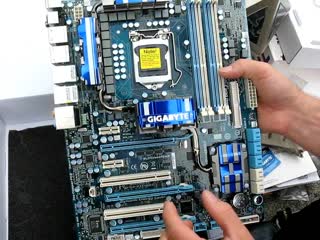 Gigabyte P55-UD5 P55 LGA1156 Core i5 Motherboard Unboxing Linus Tech Tips
